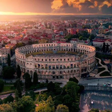 Studio City With Free Parking Pula