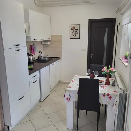 Studio City With Free Parking Пула